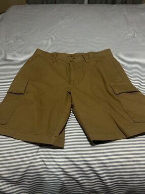 Old Navy Men's Cargo Shorts in Olive Brown